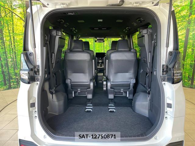 Toyota VOXY 2023-01 8814882-11