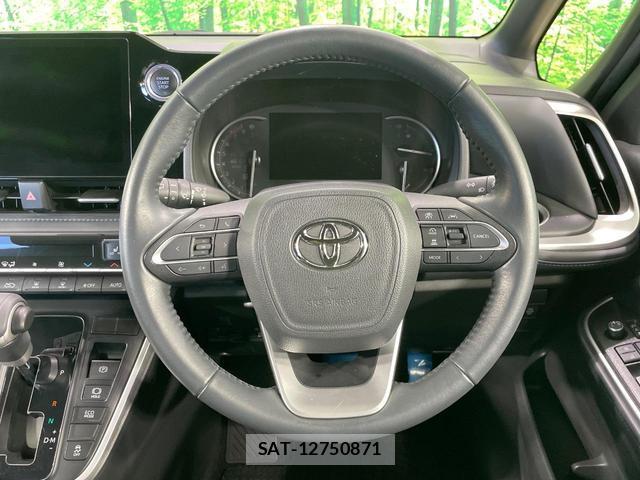 Toyota VOXY 2023-01 8814882-12