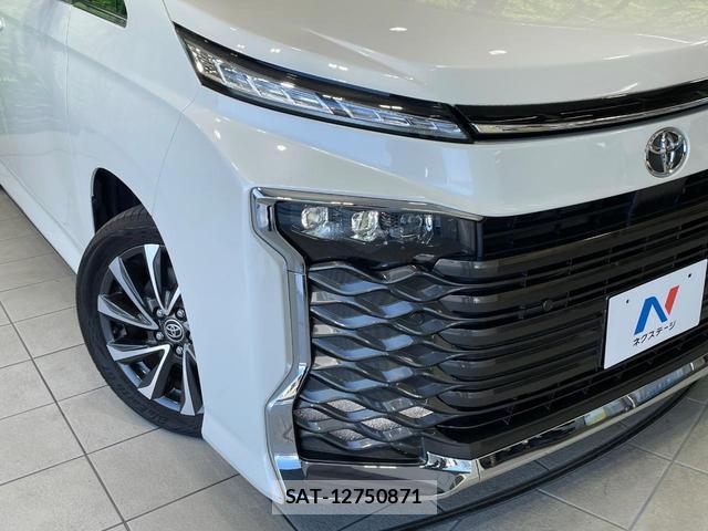Toyota VOXY 2023-01 8814882-13