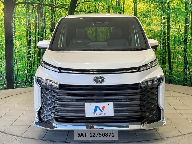 Toyota VOXY 2023-01 8814882-15