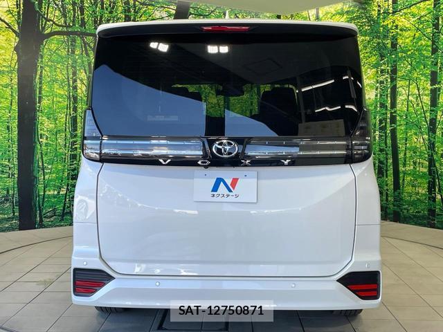 Toyota VOXY 2023-01 8814882-16