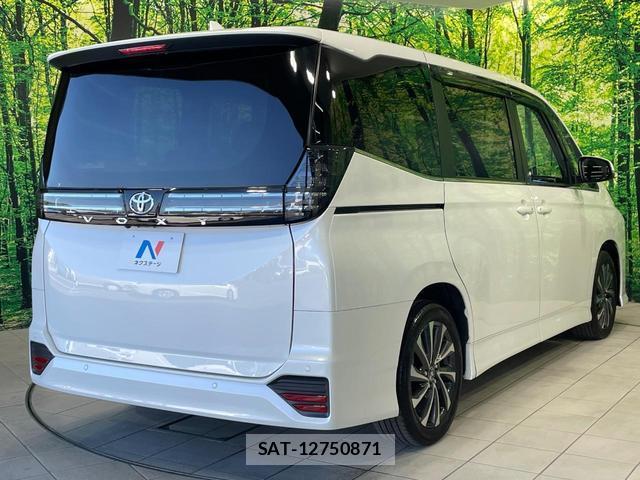Toyota VOXY 2023-01 8814882-18