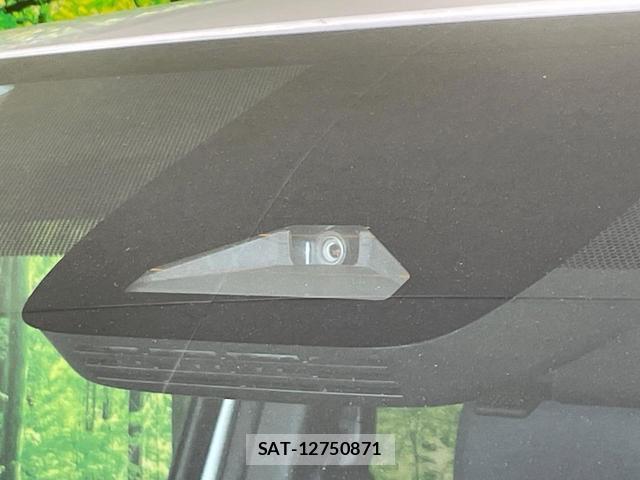 Toyota VOXY 2023-01 8814882-2