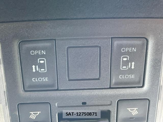 Toyota VOXY 2023-01 8814882-5