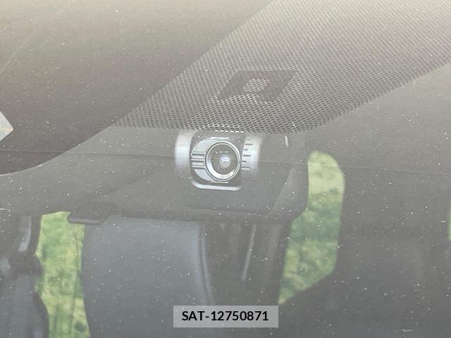 Toyota VOXY 2023-01 8814882-7