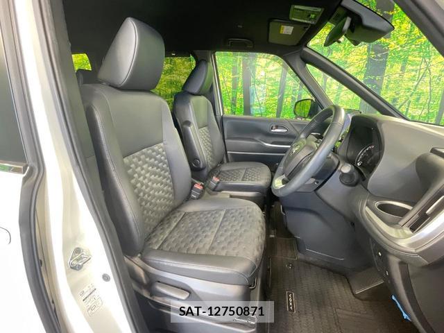 Toyota VOXY 2023-01 8814882-8