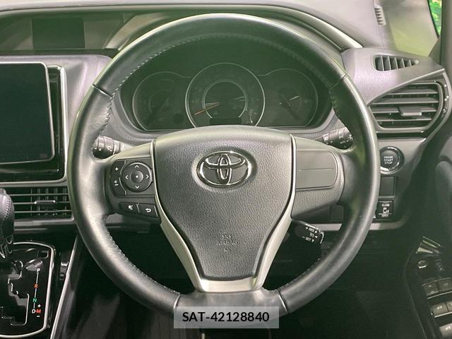 Toyota VOXY 2019-01 8814885-10