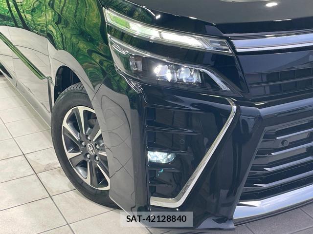 Toyota VOXY 2019-01 8814885-11