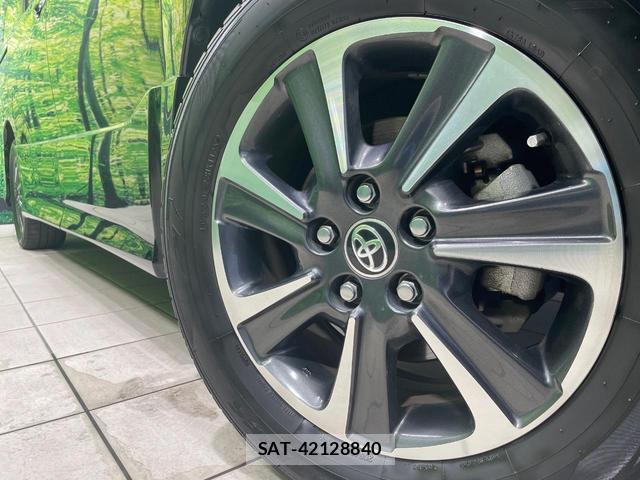 Toyota VOXY 2019-01 8814885-12