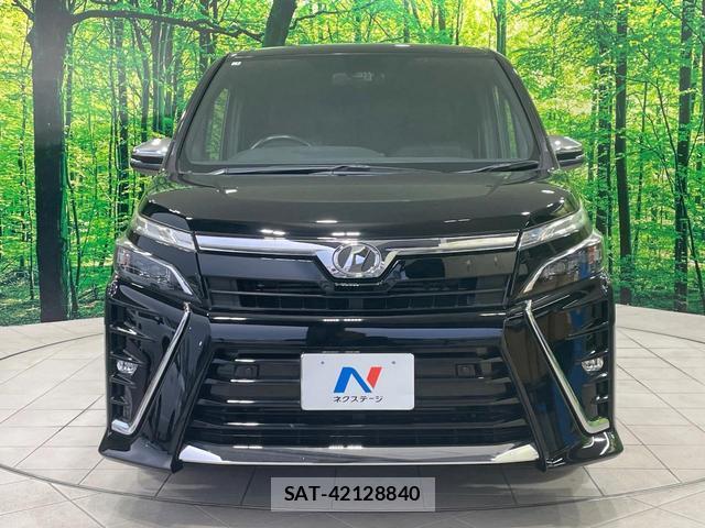 Toyota VOXY 2019-01 8814885-13