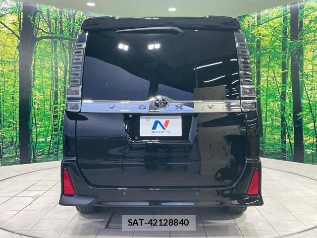Toyota VOXY 2019-01 8814885-14
