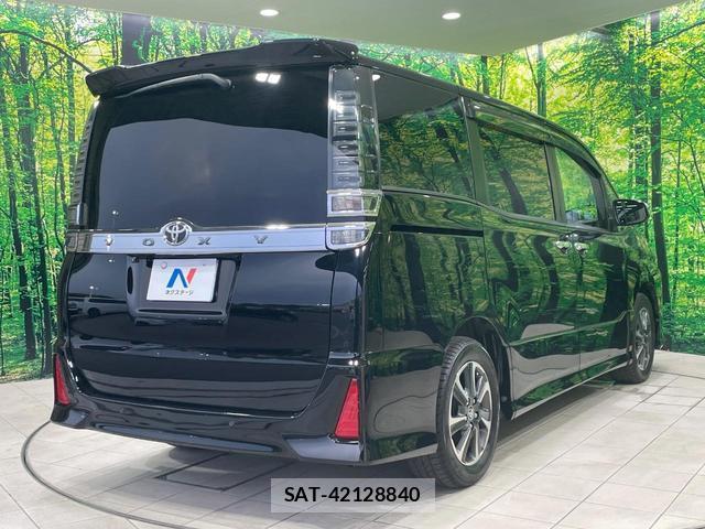 Toyota VOXY 2019-01 8814885-16