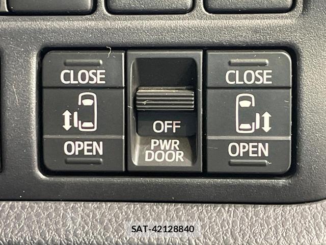 Toyota VOXY 2019-01 8814885-5