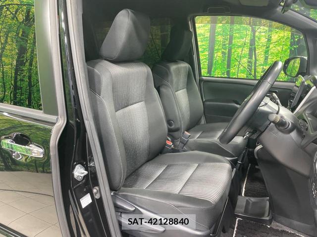 Toyota VOXY 2019-01 8814885-6