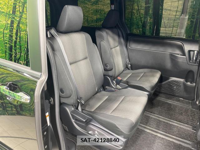 Toyota VOXY 2019-01 8814885-7