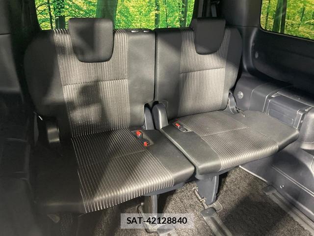 Toyota VOXY 2019-01 8814885-8