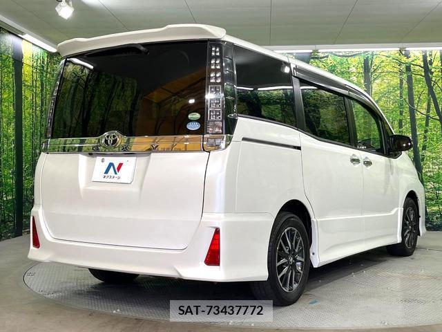 Toyota VOXY 2017-01 8815021-17