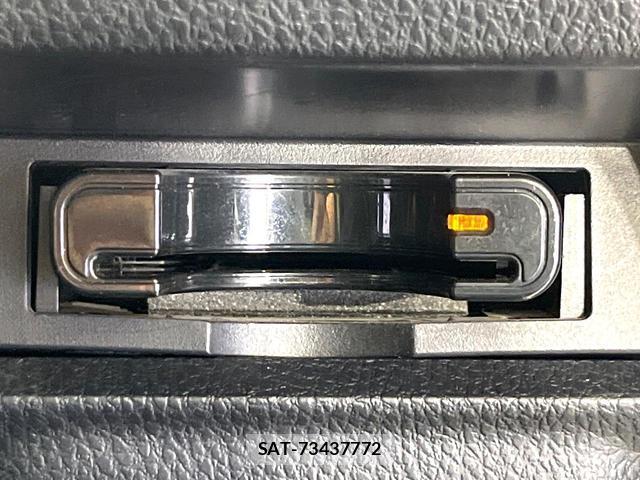 Toyota VOXY 2017-01 8815021-6