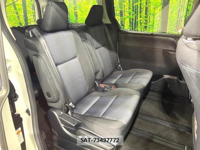 Toyota VOXY 2017-01 8815021-8