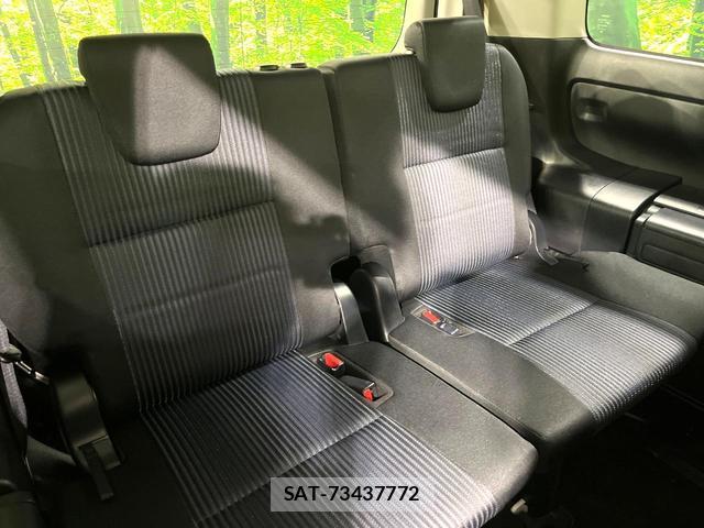 Toyota VOXY 2017-01 8815021-9