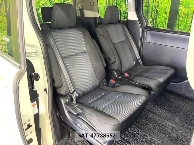 Toyota VOXY 2014-07 8815039-10