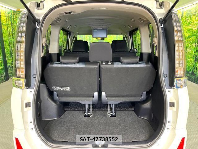 Toyota VOXY 2014-07 8815039-12