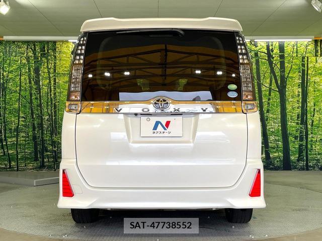 Toyota VOXY 2014-07 8815039-14