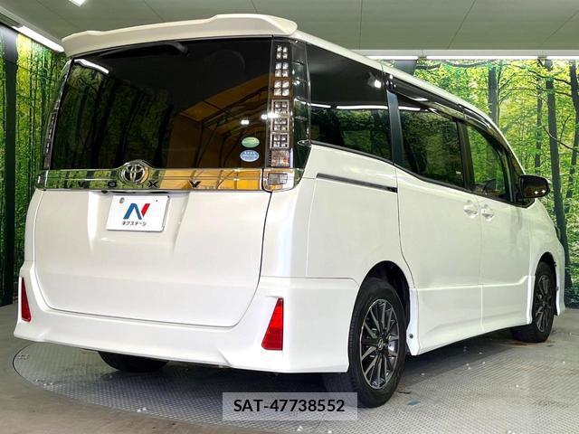 Toyota VOXY 2014-07 8815039-16