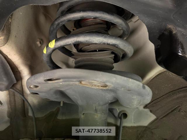 Toyota VOXY 2014-07 8815039-19