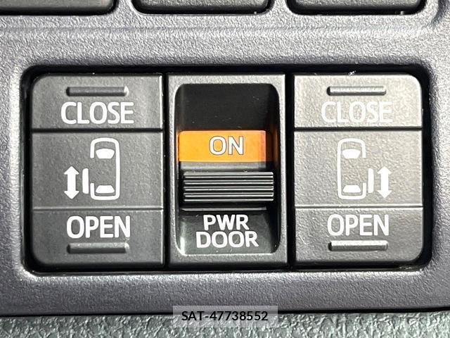 Toyota VOXY 2014-07 8815039-5
