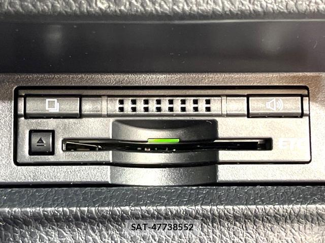 Toyota VOXY 2014-07 8815039-6