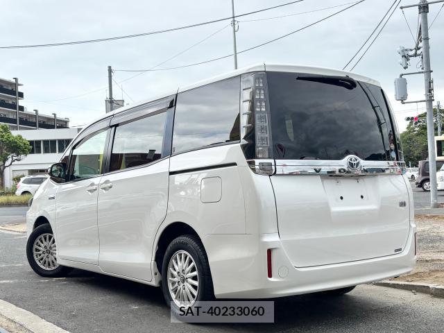 Toyota VOXY 2015-09 8815148-1