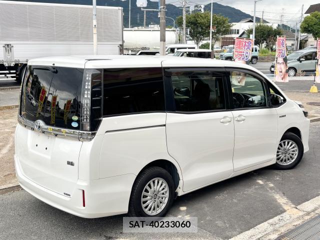 Toyota VOXY 2015-09 8815148-3