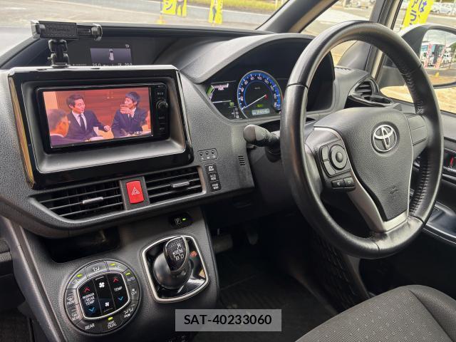 Toyota VOXY 2015-09 8815148-4