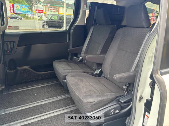 Toyota VOXY 2015-09 8815148-6