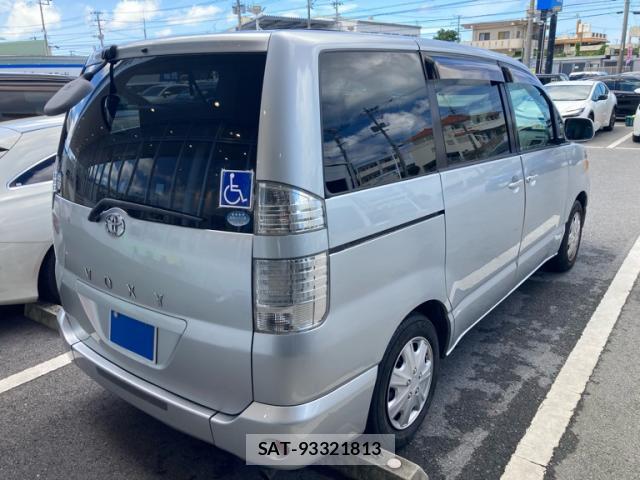 Toyota VOXY 2006-02 8815261-13