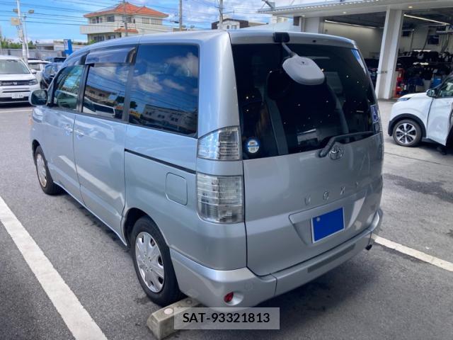 Toyota VOXY 2006-02 8815261-2