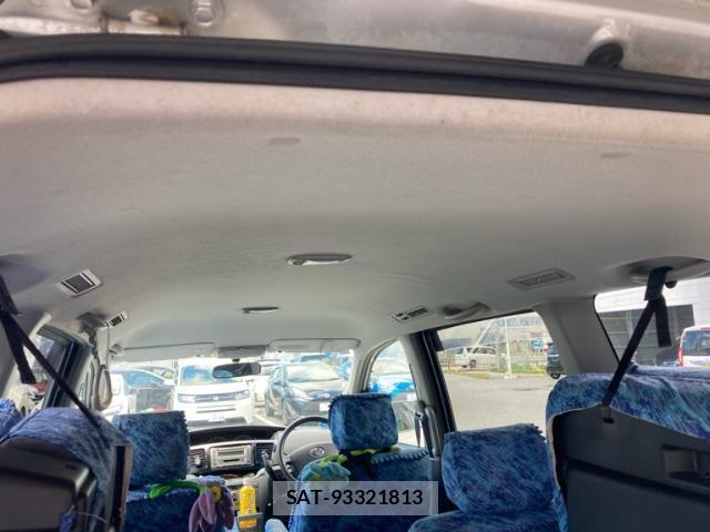 Toyota VOXY 2006-02 8815261-9