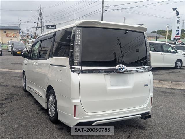 Toyota VOXY 2015-06 8815368-1