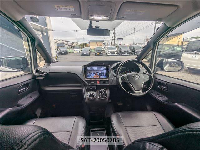 Toyota VOXY 2015-06 8815368-2