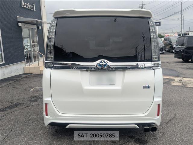 Toyota VOXY 2015-06 8815368-4