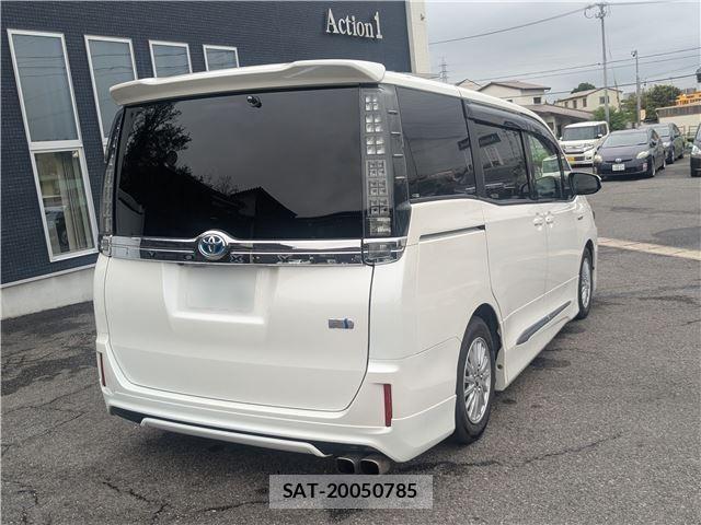 Toyota VOXY 2015-06 8815368-5