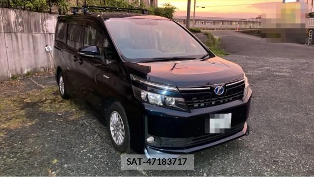 Toyota VOXY 2014-07 8815460-10
