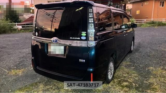 Toyota VOXY 2014-07 8815460-11