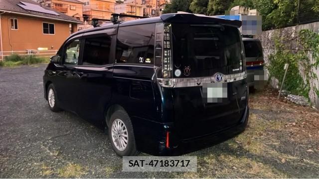 Toyota VOXY 2014-07 8815460-12