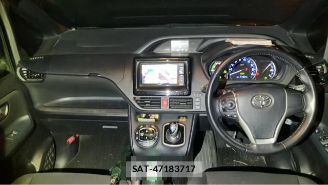 Toyota VOXY 2014-07 8815460-2