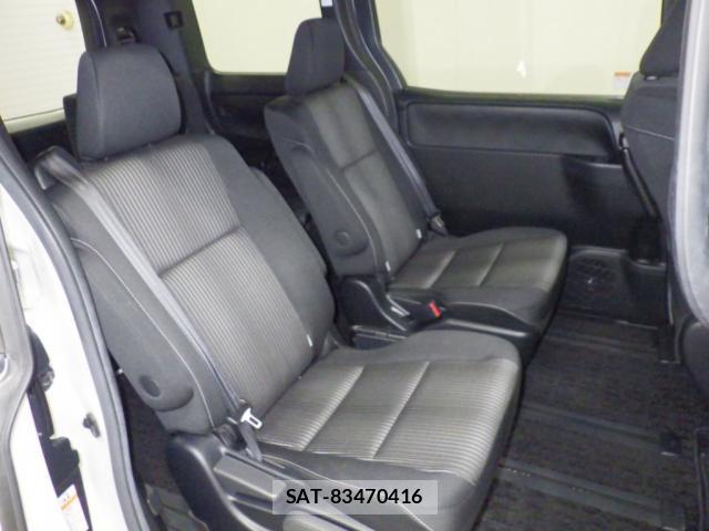 Toyota VOXY 2020-07 8815639-4
