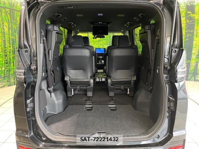 Toyota VOXY 2023-03 8815786-10