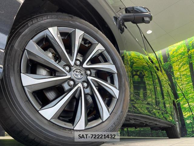 Toyota VOXY 2023-03 8815786-12