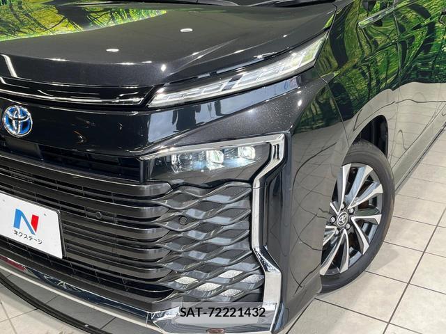 Toyota VOXY 2023-03 8815786-13